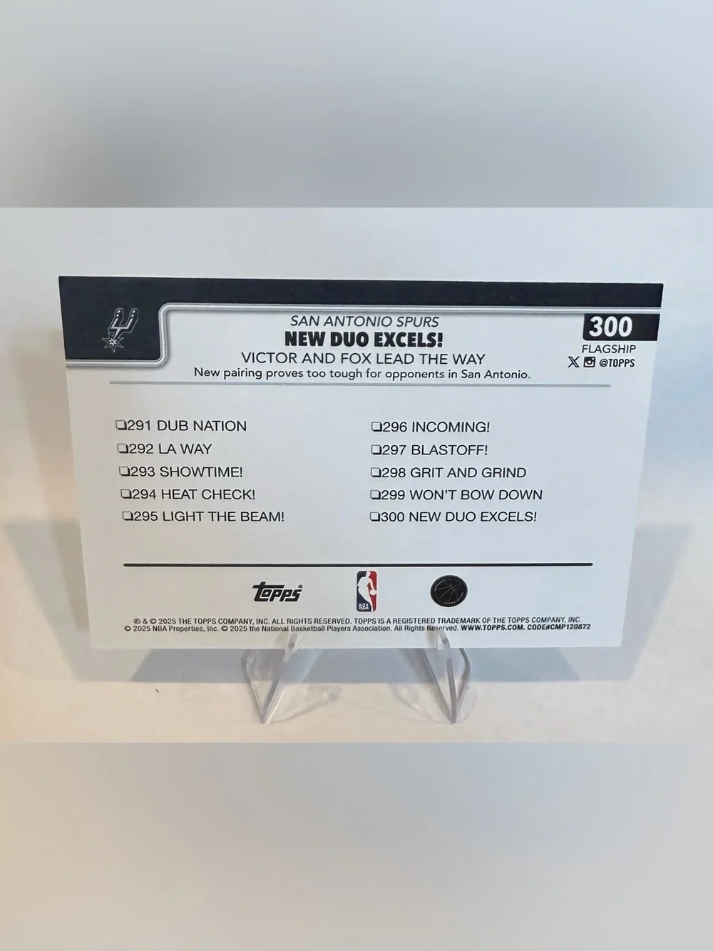 2025 Topps San Antonio Spurs New Duo Excels! Victor & Fox Lead the way # 300 - Picture 2 of 2